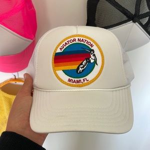 Avaitor nation white hat. missing the button on top